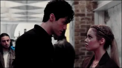 Pourquoi Alec décide-t-il de se marier ?