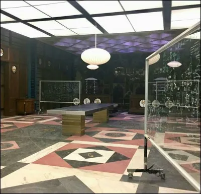 Au début de la saison 2 qui dirige l'institut ?