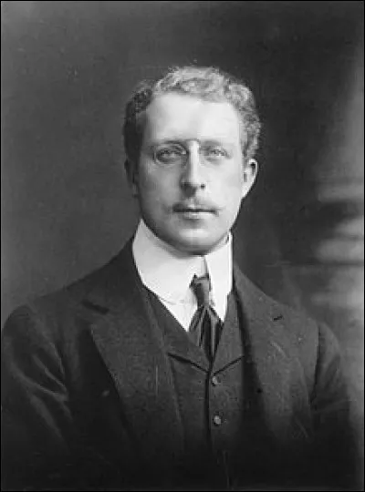 Le troisième roi des Belges était le fils aîné de Léopold II.
Il est mort dans un accident de voiture.