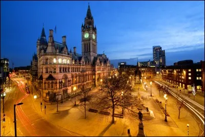 Cette ville a une horloge semblable au Big Ben de Londres. Je vous parle bien sûr de la magnifique ville de...