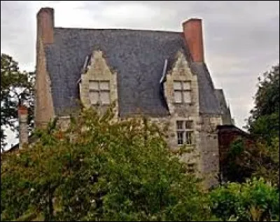 Vous avez sur cette image le logis de la Gachetière, à Saint-Jean-des-Mauvrets. Ancienne commune Angevine, elle se situe en région ...