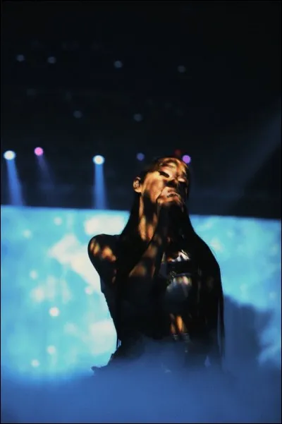 Comment s'appelle le tout dernier parfum d'Ariana ?