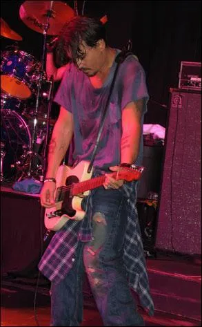 Dans quel groupe jouait-il quand il tait ado ?