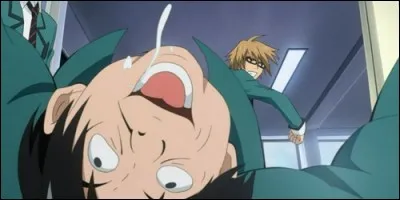 Au collège, pourquoi Akito Takagi frappe Hidemitsu Ishizawa au visage ?