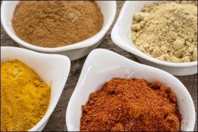 Quel ingrédient ne fait pas partie du mélange appelé "quatre-épices" ?