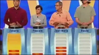 Dans un jeu télévisé, quel animateur propose l'épreuve du "Quatre à la suite" ?