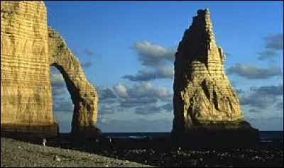 Que sont les strates formées par les roches sédimentaires ?