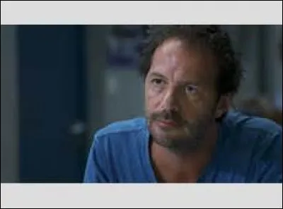 Excédé par le sans-gêne de Gabriel, Franck va chez lui pour...