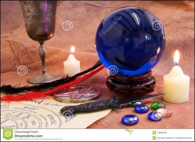 Dans quelle mythologie Angita est-elle la déesse de la guérison et de la sorcellerie ?