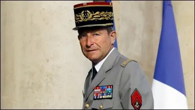 Combien y a-t-il eu de commandants des troupes françaises uniquement pour Verdun ?