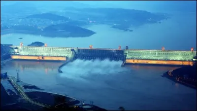 Dans quel pays peut-on admirer le barrage des Trois-Gorges ?