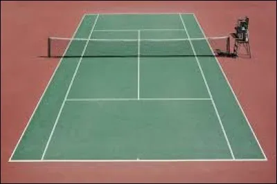 Quel est le nom officiel du terrain de tennis ?