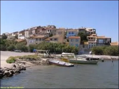 Je vous emmène en Occitanie à la découverte de Peyriac-de-Mer. Commune au bord de l'étang de Bages-Sigean, dans l'aire urbaine de Narbonne, elle se situe dans le département ...