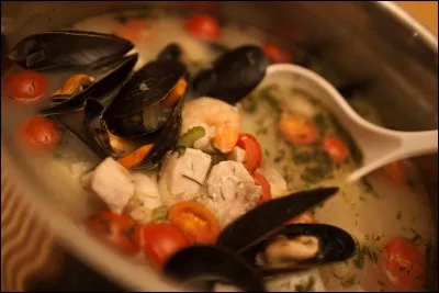 Bouillabaisse. Lequel de ces poissons ne fait pas partie de la recette traditionnelle de la bouillabaisse ?