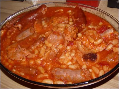 Cassoulet. Combien de temps faut-il faire cuire au four le cassoulet traditionnel ?