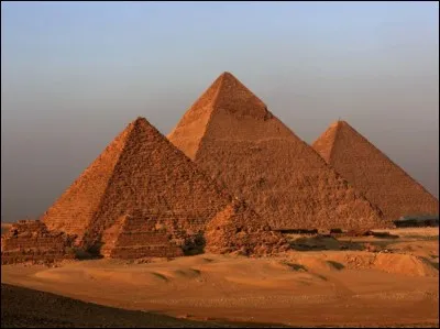 Quels monuments égyptiens sont mondialement connus ?
