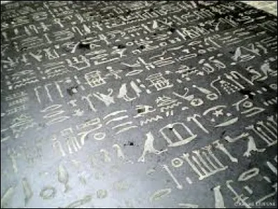 Quelle écriture les archéologues doivent-ils déchiffrer en Égypte ?