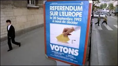 En quelle année le traité de Maastricht entre-t-il en vigueur ?