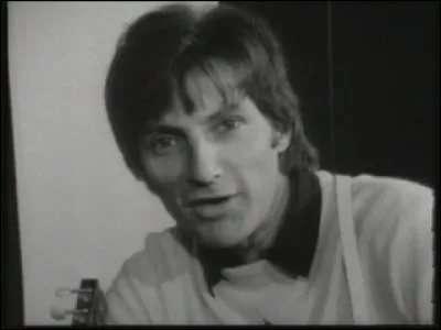 "Dis moi XXX les ann&eacute;es ont pass&eacute; Pourquoi n'as tu jamais pens&eacute; &agrave; te marier XXX De tout' mes s�urs qui vivaient ici, tu es la seule sans mari...Non non non ne rougis pas non ne rougis pas tu as tu as toujours de beaux yeux Ne rougis pas, non ne rougis pas tu aurais pu rendre un homme heureux." : quel est le pr&eacute;nom de la soeur d'Hugues Auffray dans cette chanson ?