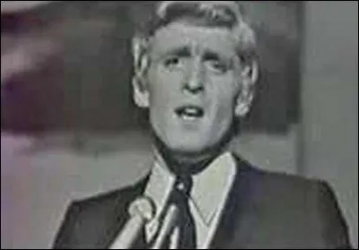 " J'avais dessin&eacute; sur le sable son doux visage qui me souriait Puis il a plu sur cette plage dans cet orage elle a disparu Et j'ai cri&eacute; cri&eacute; XXX pour qu'elle revienne..." : quel pr&eacute;nom crie Christophe ?