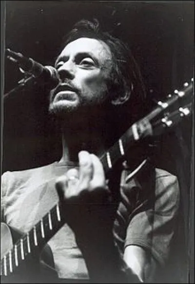 " XXX t'emm&egrave;ne &eacute;couter les sir&egrave;nes elle te prend par la mainpour passer une nuit sans fin tu veux rester &agrave; ses c&ocirc;t&eacute;sMaintenant, tu n'as plus peur de voyager les yeux ferm&eacute;s Une flamme br&ucirc;le dans ton c�ur ...". L&eacute;onard Cohen et Graeme Allwright l'ont chant&eacute;e : quel est le pr&eacute;nom titre de cette chanson ?