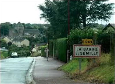 Nous sommes en Normandie à l'entrée de La Barre-de-Semilly. Commune de l'arrondissement de Saint-Lô, elle se situe dans le département ...