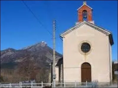 Petit village de 63 habitants de l'arrondissement de Gap, Montrond se trouve dans le département ...