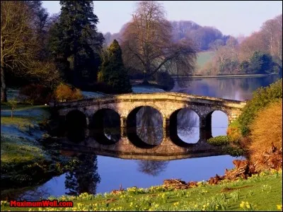 Un peu d'algèbre pour finir et de la numérotation décimale afin de résoudre un problème et donc le quiz ! 
Quel mot correspond à cette définition un peu retoquée, dont le nom vient d'un mathématicien persan ?!