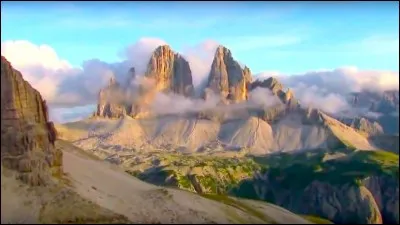 D'où le mot faïence tire-t-il son nom ?