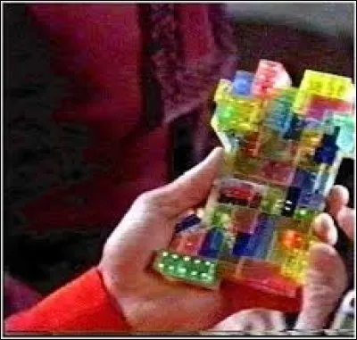 Quel super-ordinateur hybride construit par Samuel Becket exécute le projet Code Quantum dans la série du même nom ?