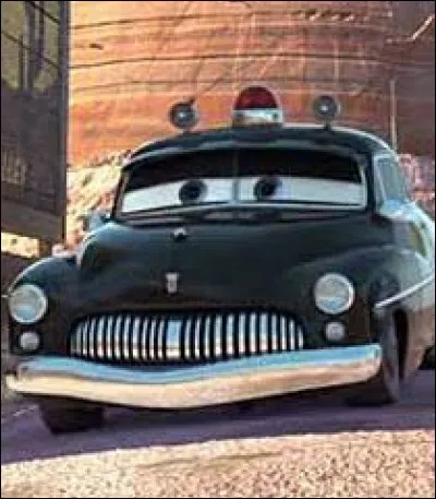 Comment s'appelle cette voiture du film "Cars" ?