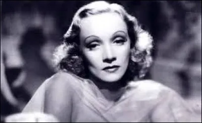 2 janvier 1990 - Quelle grande actrice reçoit la Légion d'honneur ?