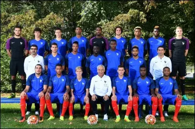 Par quel nom de fleurs désigne-t-on l'équipe de France Espoirs de football ?