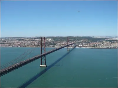 Le Tage est un fleuve qui coule en Espagne et au Portugal.