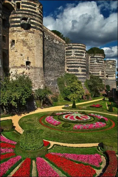 Vaisseau de premier plan.