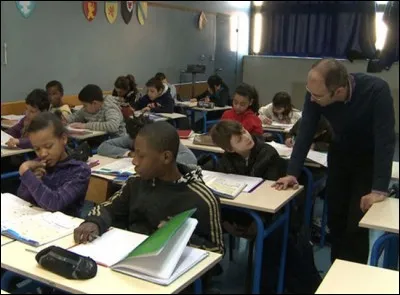 Ce film documentaire a été réalisé en 2010 : durant une année, il montre les professeurs du collège Doisneau à Paris et du lycée Jean Macé à Vitry dans les aspects de leur métier. Quel est le titre de ce film ?