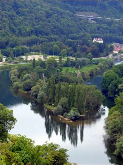 L'île de Malpas fait partie du quartier de Velotte. Dans quelle ville ce quartier est-il situé ?