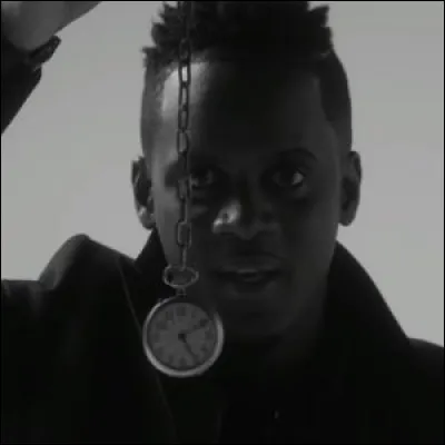 Même question : 
"Suis-je exemplaire ?
Si je n'le suis pas, veuillez m'excuser
Mon exemple, (...)
Mais le temps est contre nous, abusé".