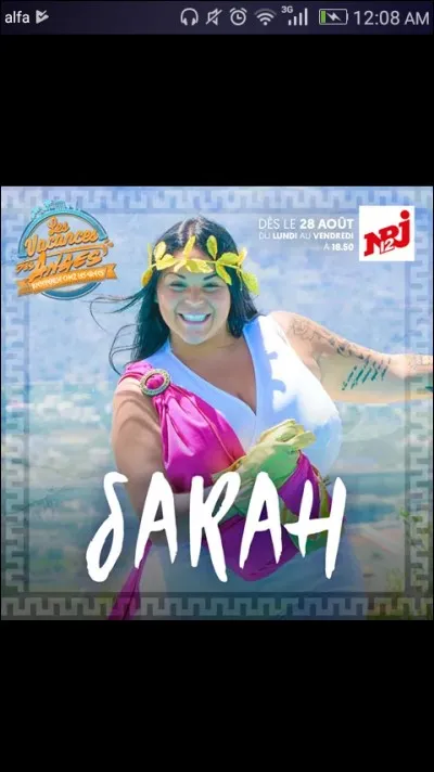 Sarah est arrivée avec...