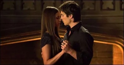 Sur quelle chanson Delena s'embrassent-ils dans l'épisode 7 de la saison 4 ?