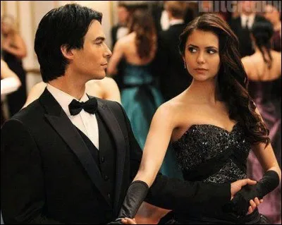 A quel moment Elena a-t-elle su qu'elle était en train de tomber amoureuse de Damon ?