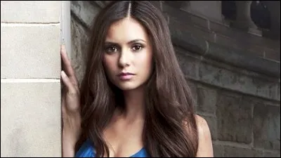 Que donne Stefan à Elena pour éviter que son frère ne l'hypnotise ?