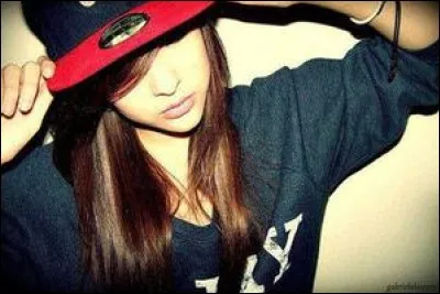 Il n'y a pas de faute dans la phrase : « Cette adolescente a une allure déguingandée. »