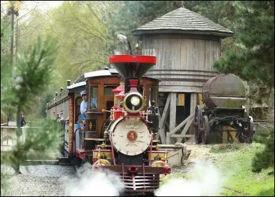 L'attraction Disneyland Railroad est composée de :