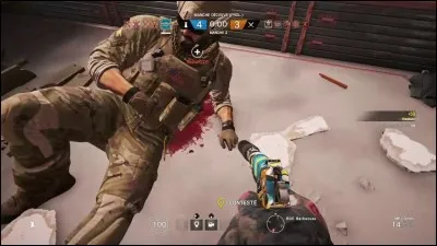 Qui peut soigner avec une arme ?