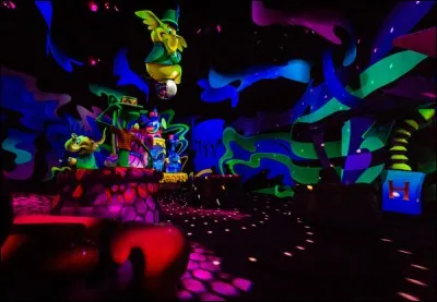 Laquelle de ces attractions n'est pas un dark ride ?