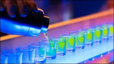 Comment appelle-t-on le cocktail de quelques centilitres d'alcool fort bu d'un seul trait ?