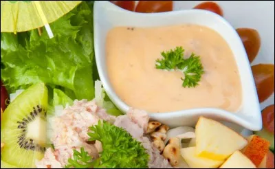 En utilisation domestique, de quoi est compos&eacute;e la sauce cocktail ?