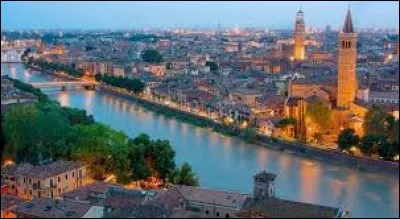 Comment appelle-t-on les habitants de la ville de Tunis ?