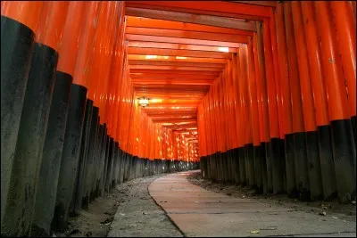 Voyages - Où se trouve le monument Fushimi Inari-Taisha ?